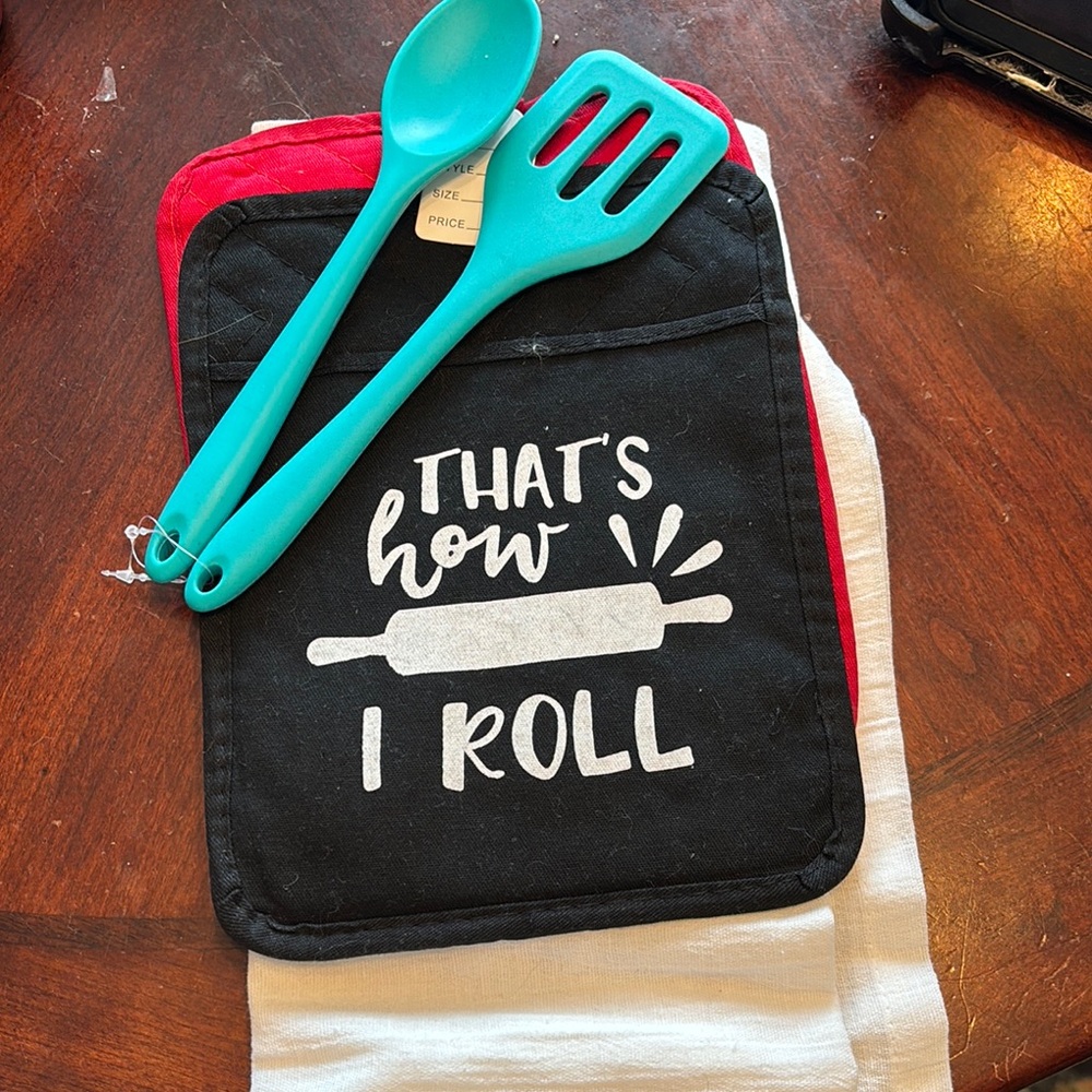 Whimsical theme Black and Red Kitchen Pot Holder Set